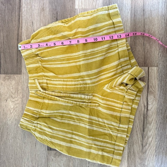 Uniqlo Linen Blend Striped Mustard Women's Shorts size XS 24-25 waist - Picture 6 of 7